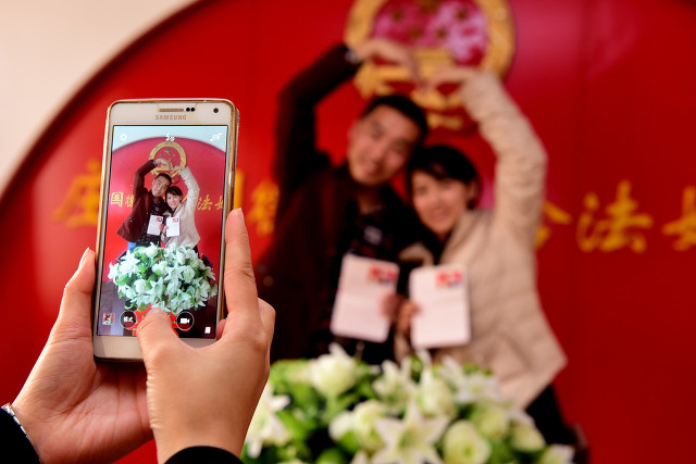 China Sees over 9 mln Marriages Last Year